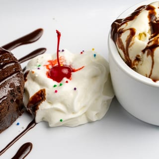 Chocolate Lava Cake W/ice Cream